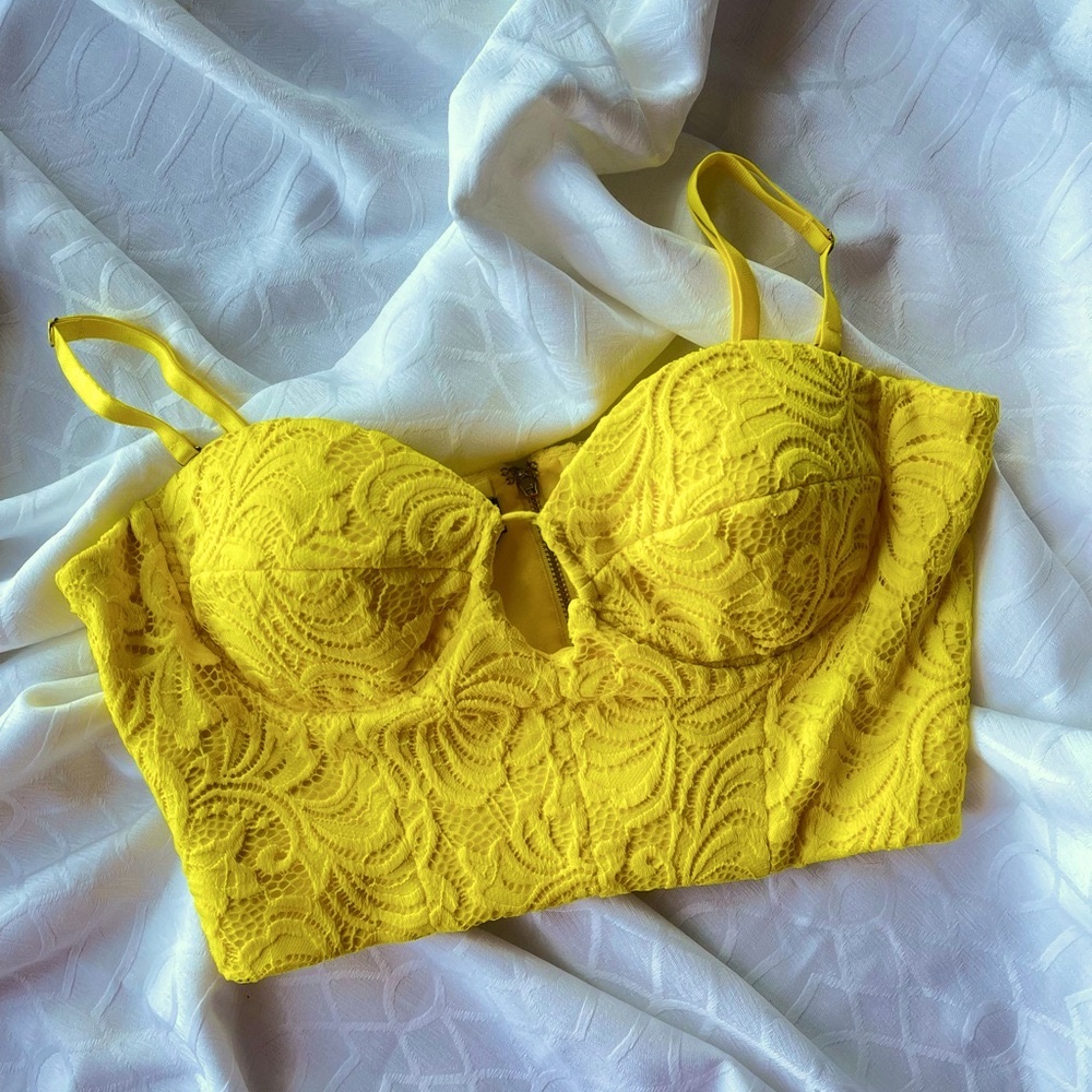 Like new BEBE yellow lace underwire crop top, M